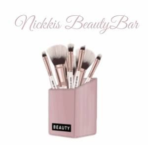 Meet your Posher, Nickki